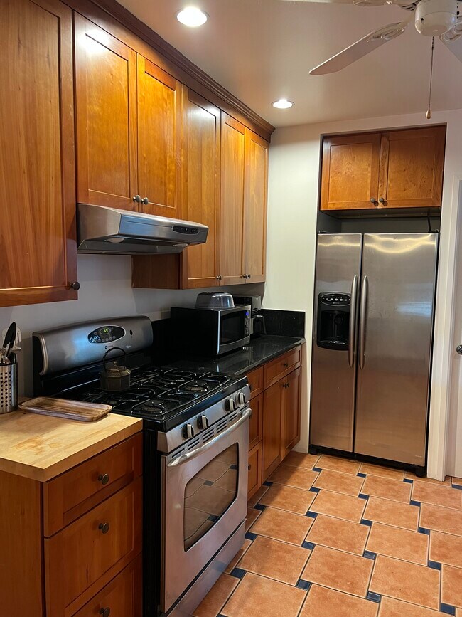 Building Photo - 6087 Cashio St