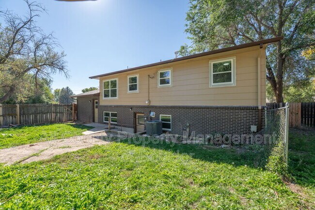 Building Photo - 1542 Lamplighter Dr
