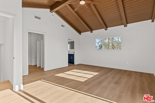 Building Photo - 3647 Grand View Blvd