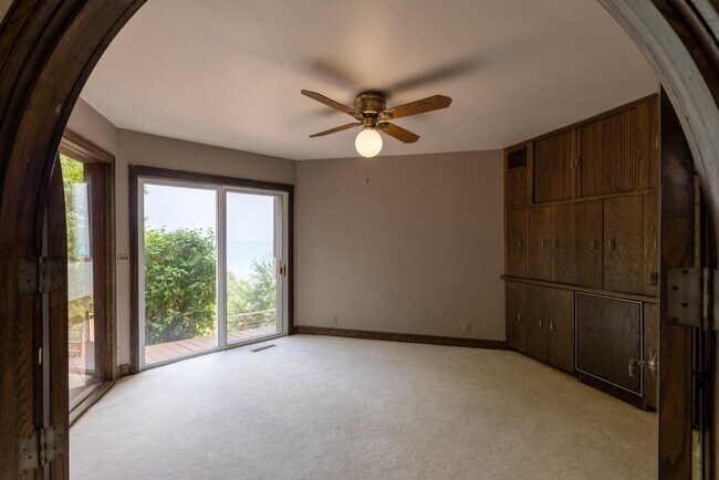 Building Photo - 1240 E Donges Ct