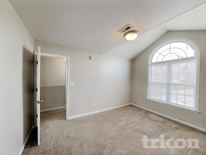 Building Photo - 116 Haywood Ln