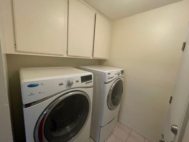 Building Photo - Spacious 3 Bedroom 2.5 Bathroom in Aliso Viejo