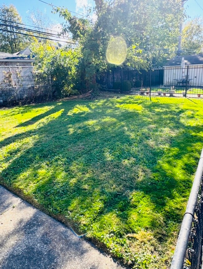 Building Photo - 9677 S Crandon Ave