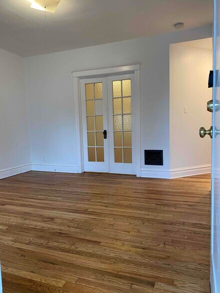 Living room (first room) - 5017 S Broadway