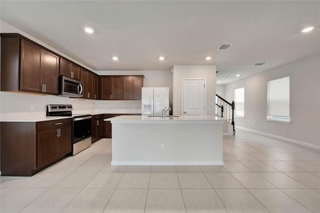 Building Photo - 1917 Summer Serenity Dr