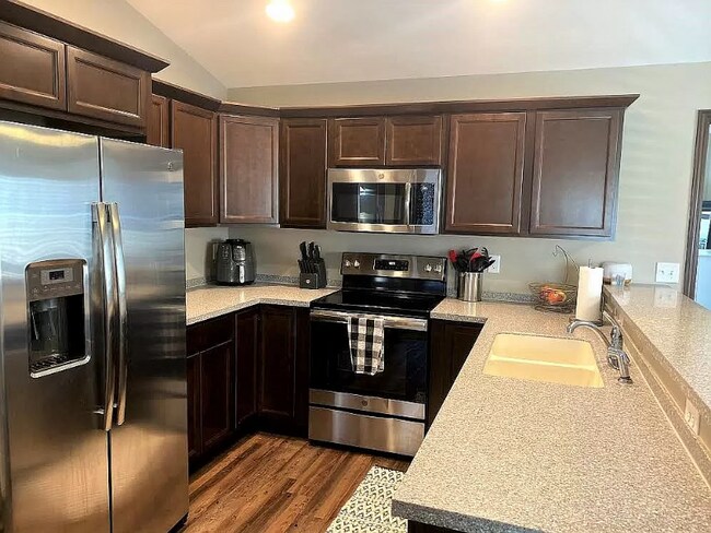 Building Photo - 478 RJ Dr