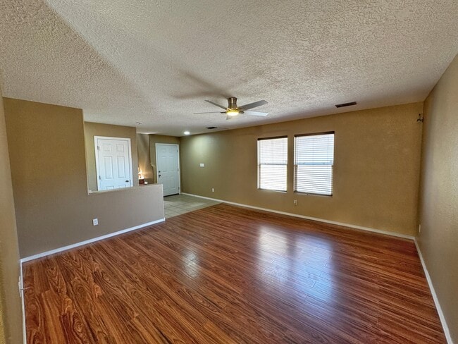 Building Photo - 923 Telstar Loop NW