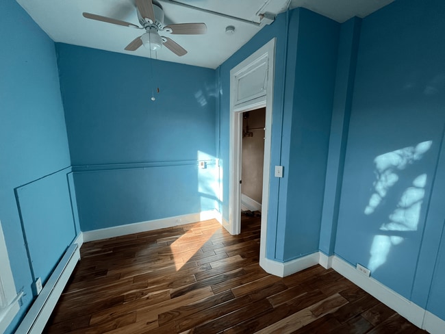 Building Photo - $1000 Move in Special - Beautiful 2 bed 1 bath in unit W/D, renovated kitchen, walkability!