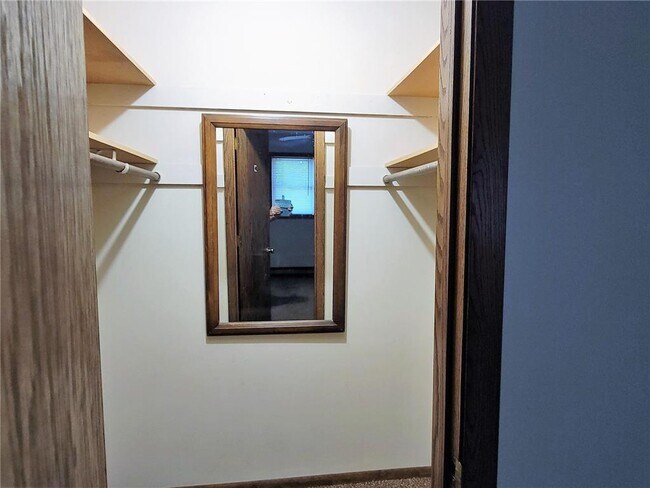 Building Photo - 1325 Henry St