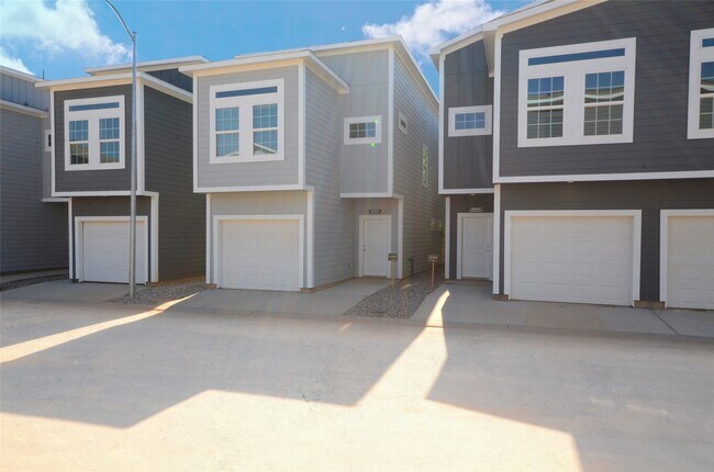 Building Photo - 18825 Luminescent Ln
