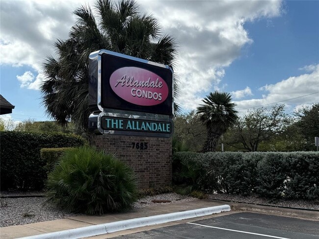 Building Photo - 7685 Northcross Dr