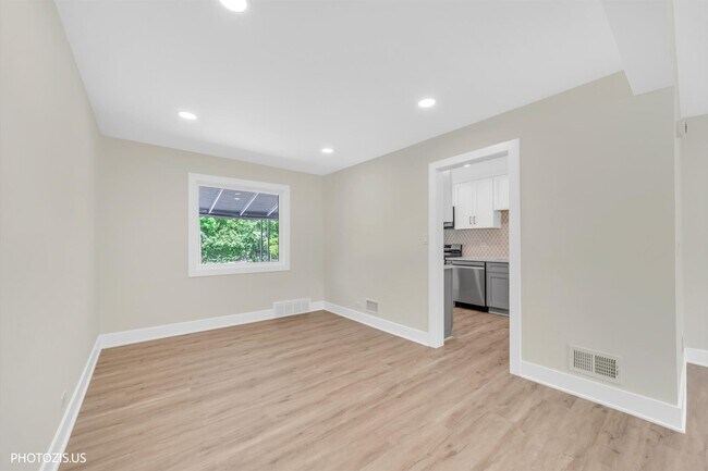 Building Photo - 803 Brummel St