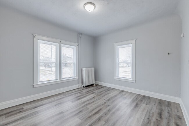 Building Photo - Park/5th Duplex