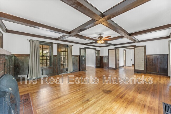 Building Photo - 3320 Montview Dr