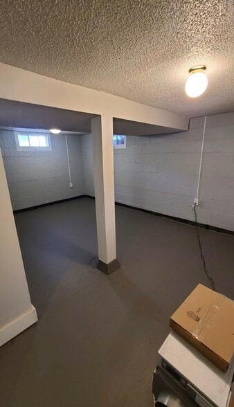 Building Photo - 1229 7th Ave SE