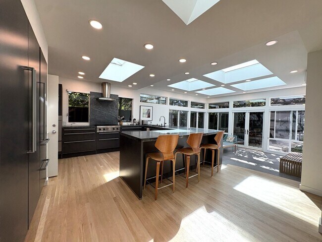 Building Photo - Modern Home availalble for lease in Menlo ...
