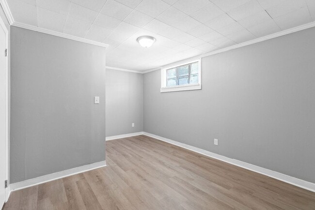 Building Photo - 427 Circle Dr