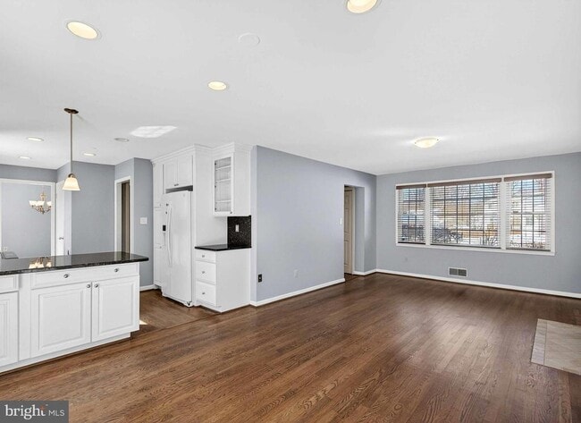 Building Photo - 9125 Donna Dean Dr