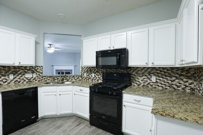 Building Photo - Inviting 4/BR 2/BA Home with Open Layout and Natural Light