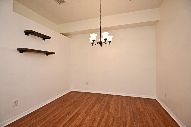 Building Photo - 692 Seabrook Ct
