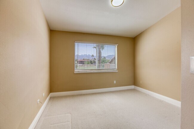 Building Photo - POOL HOME WITH LUSCIOUS GOLF COURSE & MAJE...