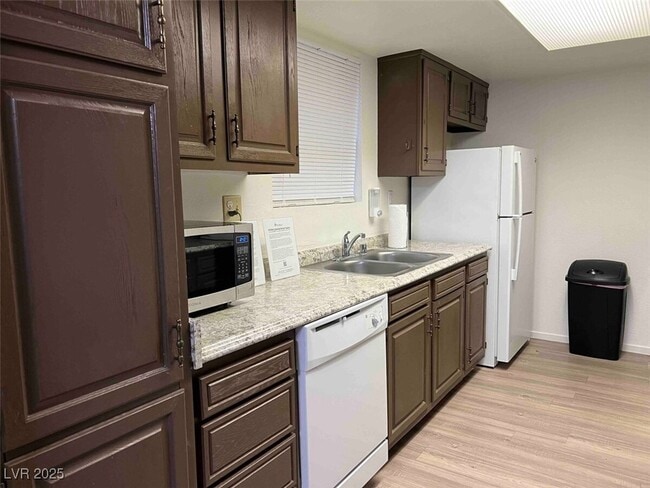 Building Photo - 4640 Koval Ln