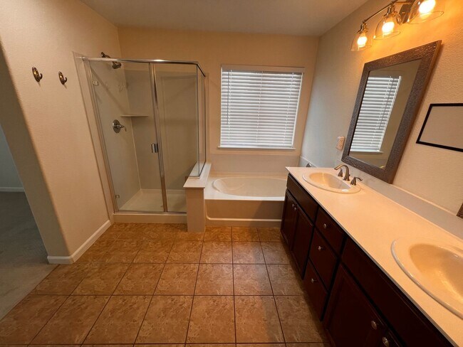 Building Photo - Great looking home and neighborhood in the...