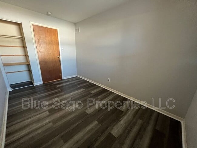 Building Photo - 727 Clifton Ave