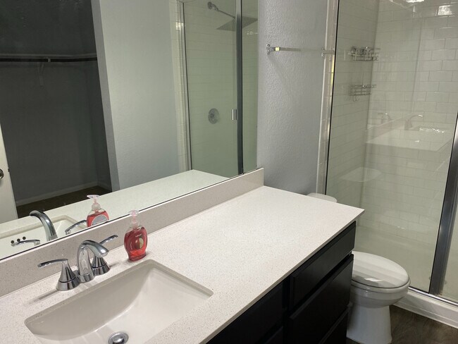 Building Photo - Room in House on Tilmon Ln