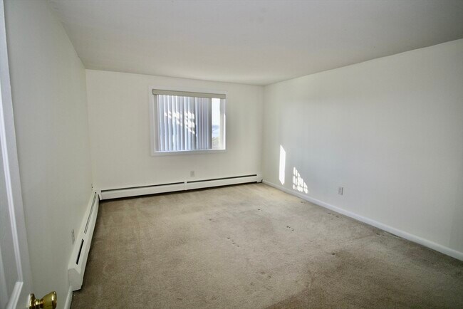 Building Photo - 145 Essex Ave