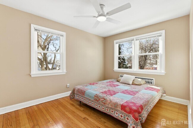 Building Photo - 219 Plainfield Rd