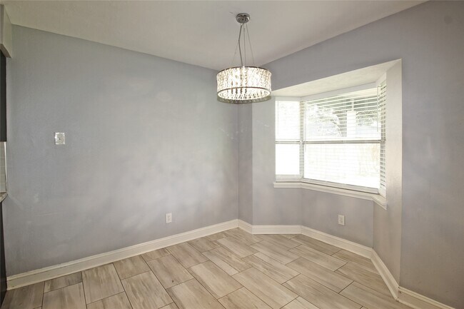 Building Photo - 13111 Sherwood Oaks Dr