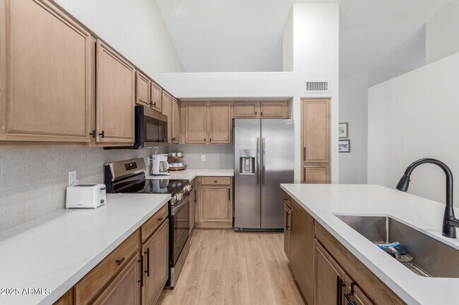 Building Photo - 7415 W Crest Ln