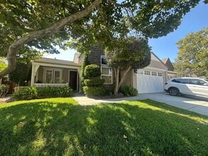 Building Photo - Single Story, Bright and Beautiful Home, w...