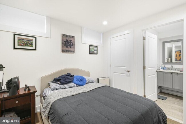 Building Photo - 2013 Mt Vernon St