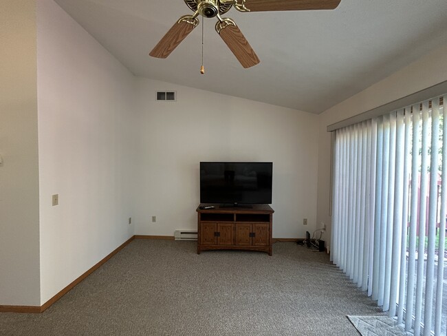 Building Photo - 651 Sturbridge Dr