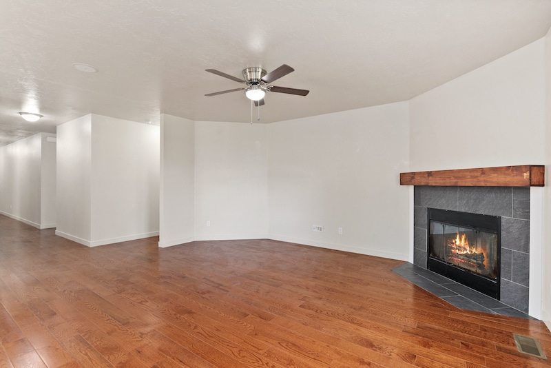 Building Photo - 4994 N Newsham Ave