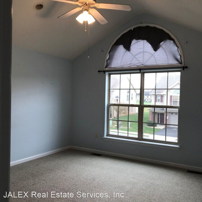 Building Photo - 3 br, 2.5 bath House - 2029 Powell Dr