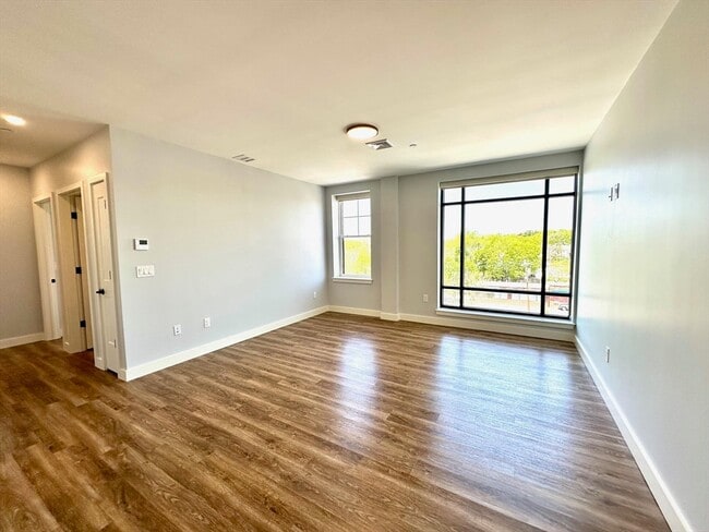 Building Photo - 21 Summer St