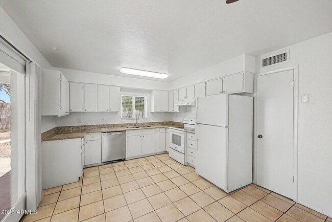Building Photo - 7014 W Palo Verde Dr