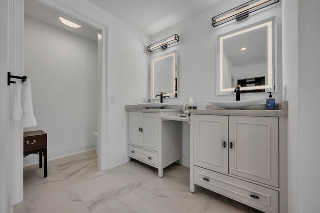 Building Photo - 75 Green Hill Rd