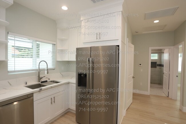 Building Photo - 9565 Mansor Ave
