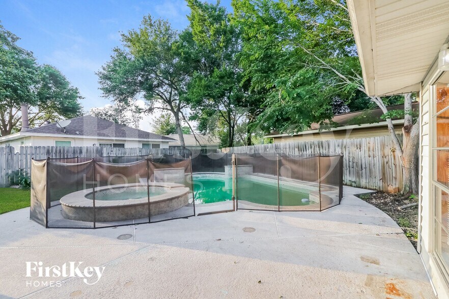 Building Photo - 6723 Valerian Ln