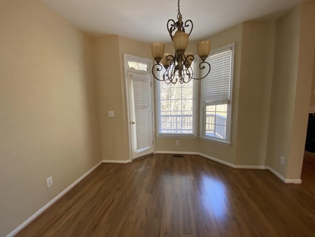 Building Photo - 137 Towne Park Dr