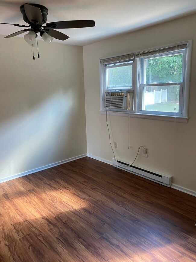 Building Photo - 480 Berkshire Ln