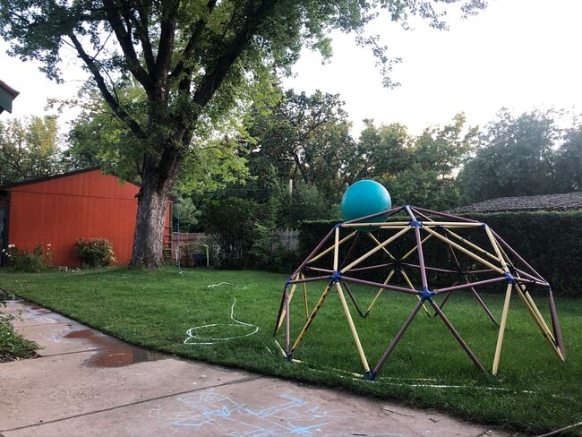 Building Photo - 1209 W Mountain Ave