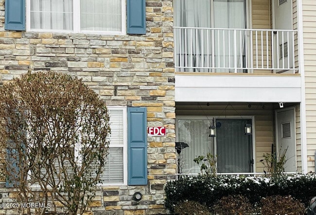 Building Photo - 102 Wedgewood Cir