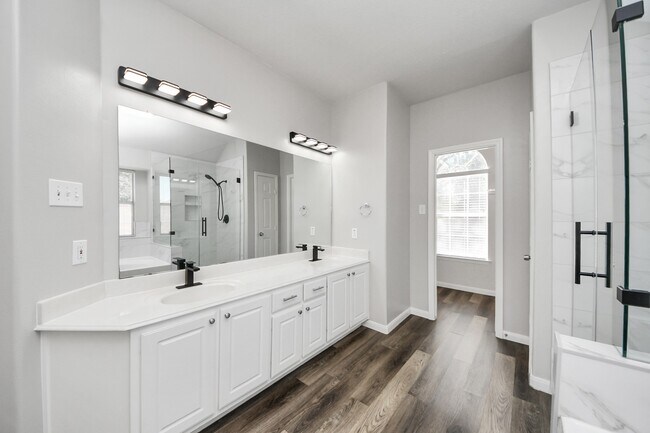 Building Photo - 14706 Cross Jct St