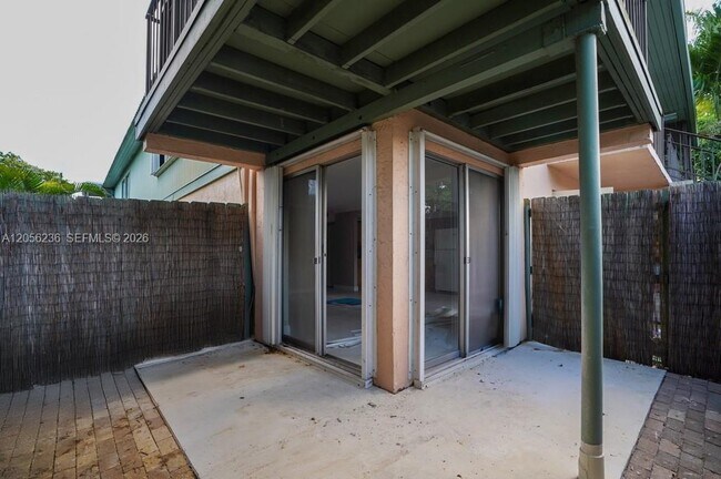 Building Photo - 1815 Fairview Villas Dr