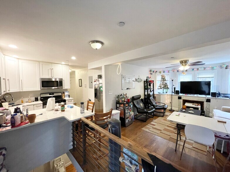 Primary Photo - 800 Parker St